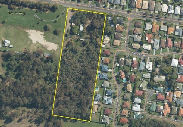 Evelyn Road Qld Globe